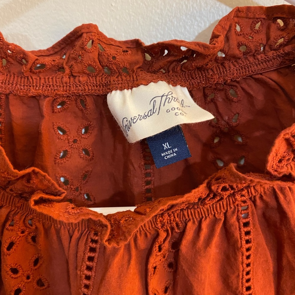 Universal Thread - Picture 4 of 4